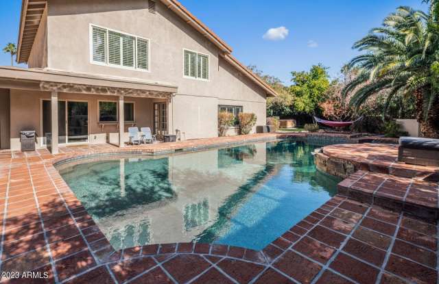 8506 N Timberlane Drive