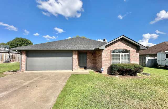 Photo of Discover the charm of this 3 bed 2 bath exquisite home!