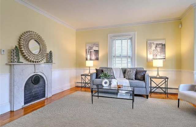 135 Williams Street unit: 1