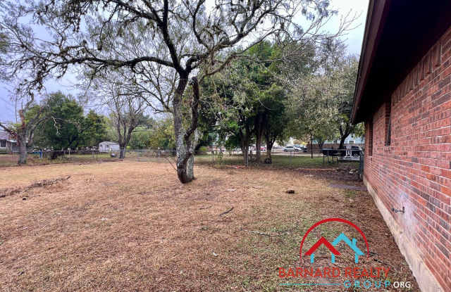 Available NOW: 2 Bedroom Duplex with HUGE Yard and Carport