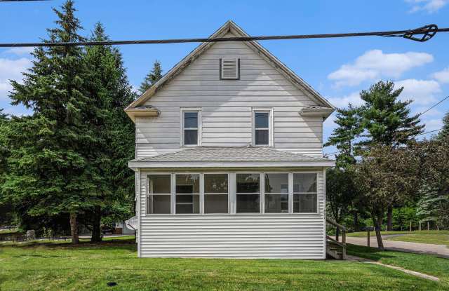 827 E Centre Avenue
