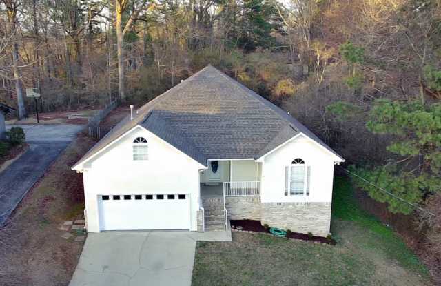 Beautifully Renovated Home in Trussville City Schools – Fireplace & 2-Car Garage