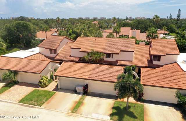 208 Parkside Place unit: 208