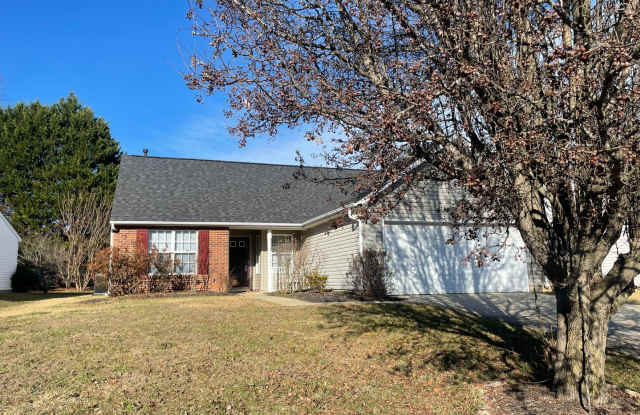 Must see this Adorable 3 bedroom 2 bath 2 garage home . Located in the Reedy Creek Plantation