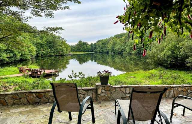 Photo of 424 LakeView Drive