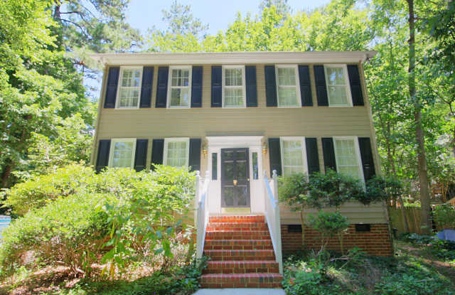 Charming 3 Bedroom Colonial Home only 10 Minutes from Duke!