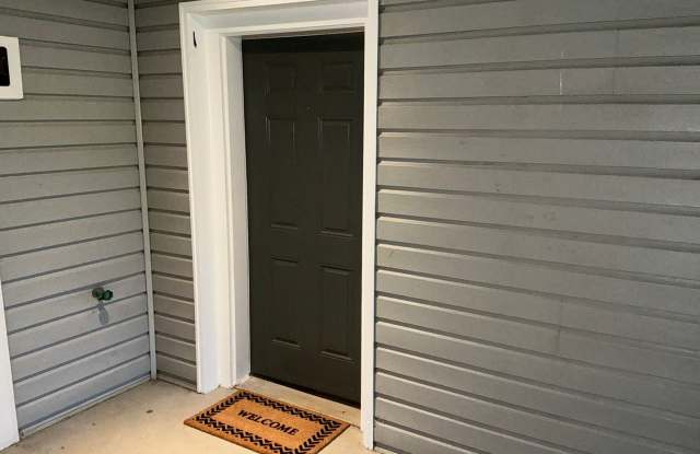 Beautiful 3BR 2BA condo located in the Decoverly neighborhood of Rockville