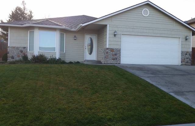 Selah 3br 2ba 2 car attached garage - 40 Lyle Loop, Selah, WA 98942