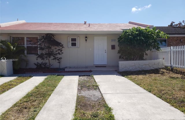 3909 SW 119th Ave - 3909 Southwest 119th Avenue, Tamiami, FL 33175