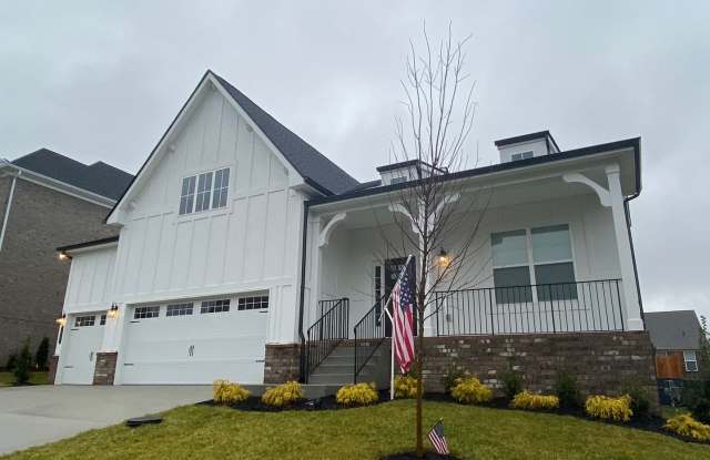 Amazing 4 Bedroom Home in Lebanon / 3.5 Bathrooms / 3 Car Garage / Fenced in Backyard with Deck /