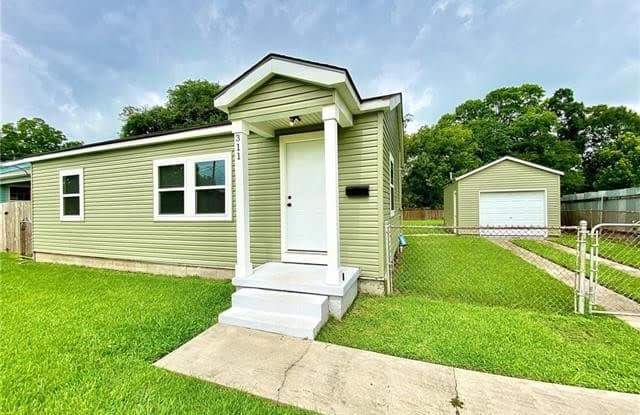 311 HUNTLEE Drive - 311 Huntlee Drive, New Orleans, LA 70131