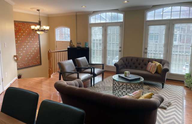 4521 MONMOUTH STREET