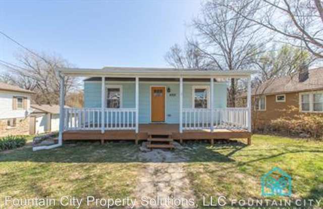 4327 North Spruce Avenue - 4327 North Spruce Avenue, Kansas City, MO 64117