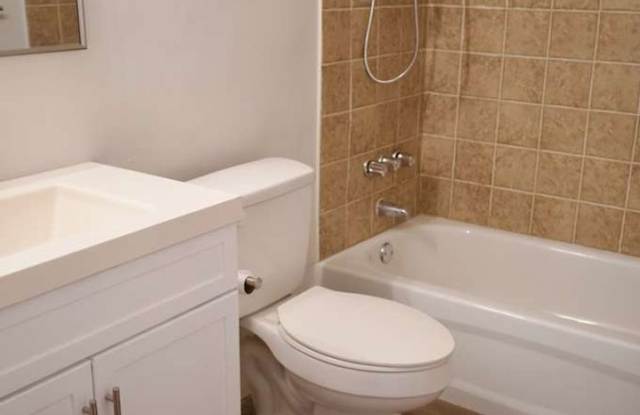 Photo of 40 AVE - 1885