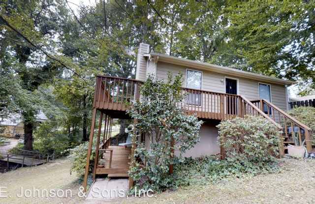 909 Maplewood Ct - 909 Maplewood Court, Winston-Salem, NC 27103