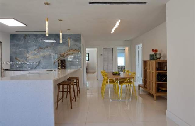 1092 NW 100th Ter
