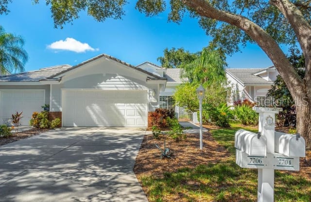 7704 WHITEBRIDGE GLEN - 7704 Whitebridge Gln, Manatee County, FL 34201