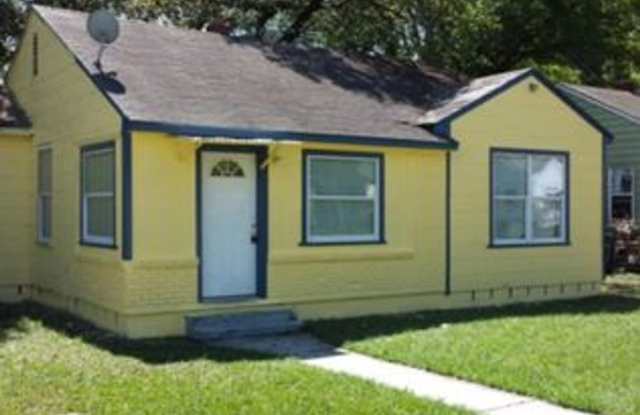 Photo of JUST LISTED- 3 BEDROOM 1 BATH HOME LARGE FAMILY ROOM