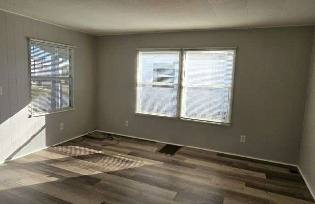 206 50th Ave. Plz. West