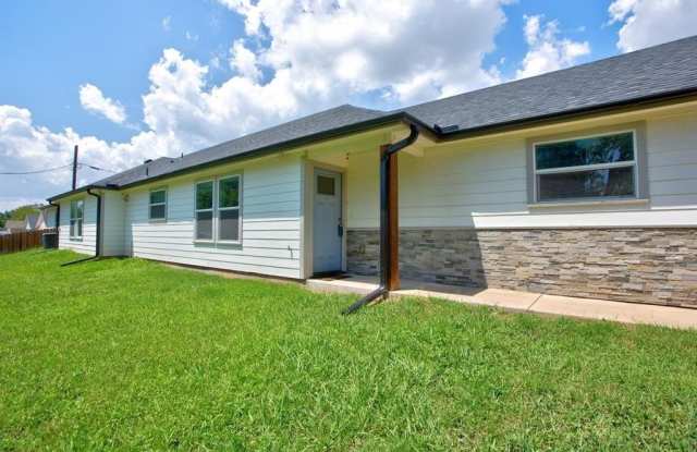 800 N Throckmorton Street