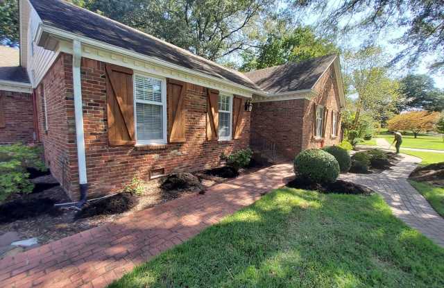 Welcome to 1264 Yorkshire Dr!