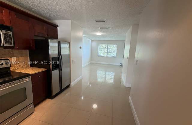 432 Lakeside Dr