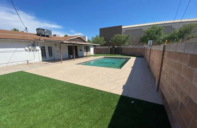 5 Bedroom 3 Bath home close to ASU - POOL AND TURF BACKYARD