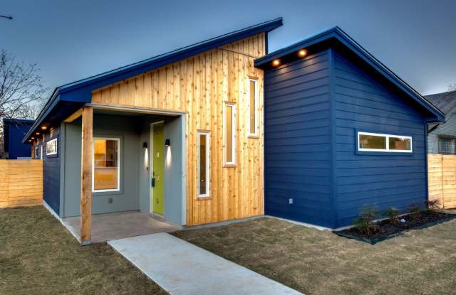 Photo of Mid-century modern 3 bedroom home
