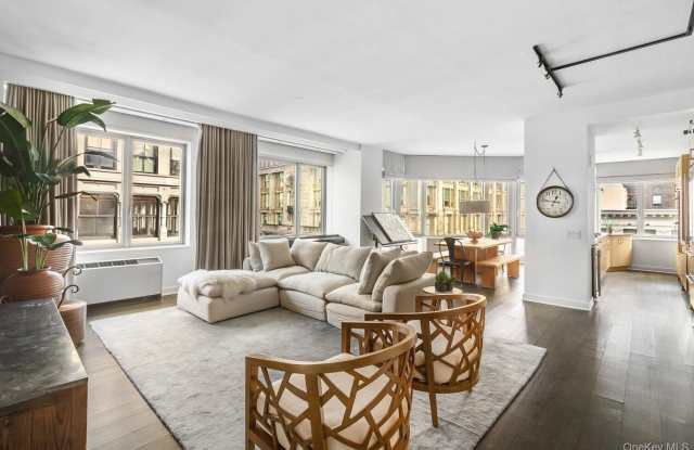 100 W 18TH Street