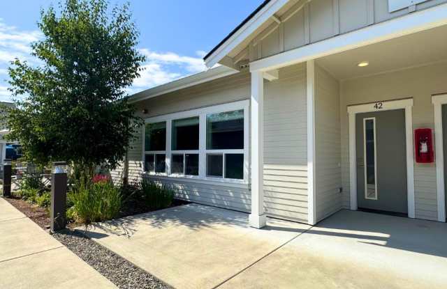8614 176th St E -