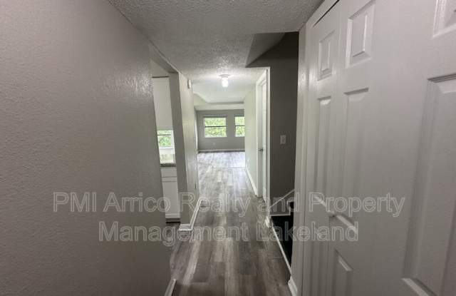 1106 Country Club Ln