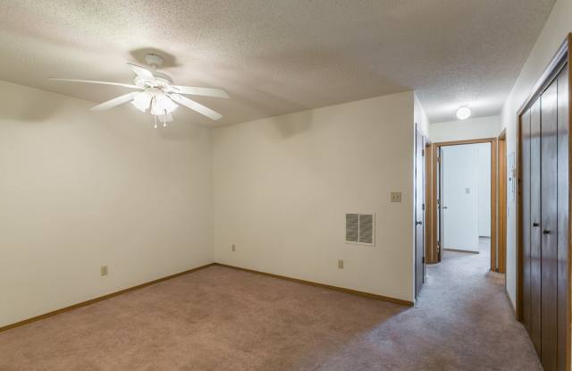 2 Bedroom Apartment- Pre-lease for Next semester!