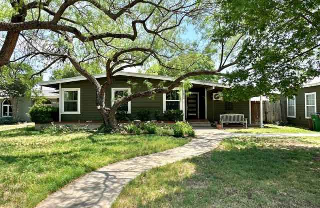 Spacious 2 Bedroom Near ASU!! - 2839 West Twohig Avenue, San Angelo, TX 76901