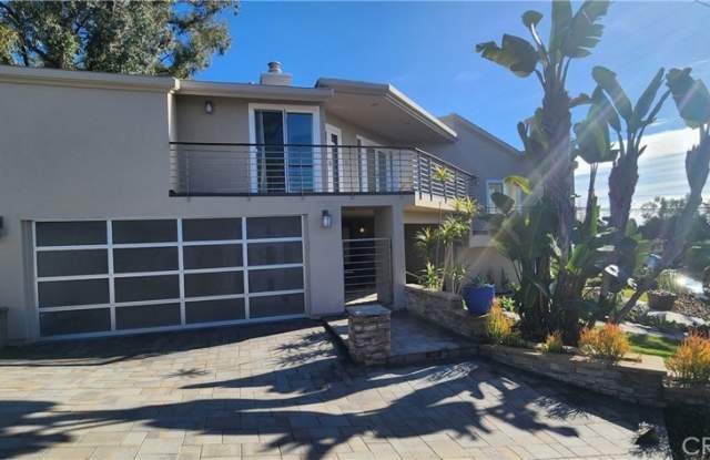 325 Moss Street