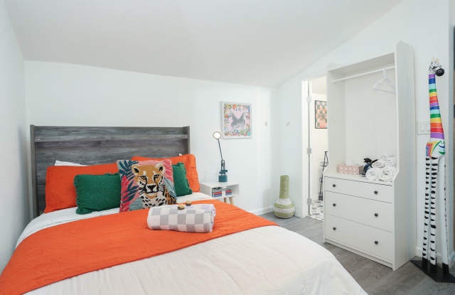 319 East Courtland Place