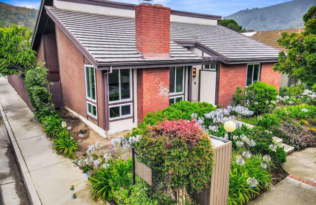 1329 Avenida De Cortez