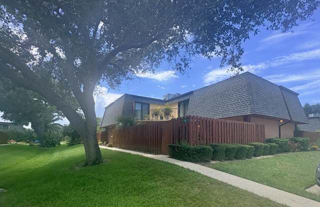 18 Cedar Dunes Dr