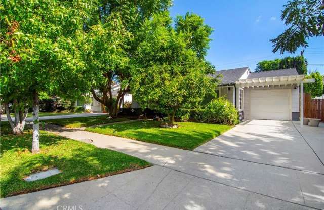 4972 Chimineas Avenue