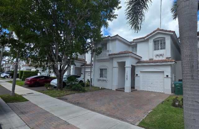 11525 NW 71st St