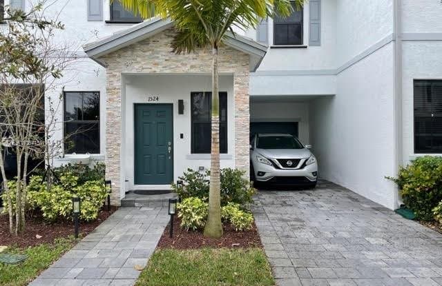 1524 Southwest 28th Street - 1524 Southwest 28th Street, Fort Lauderdale, FL 33315