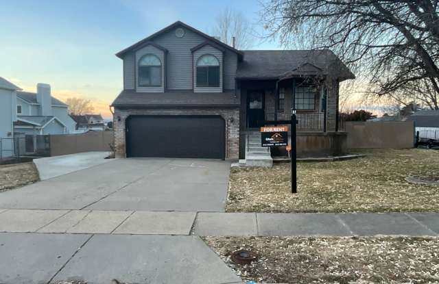 3 bdrm 2 bath 2 car garage Home. Pet Friendly