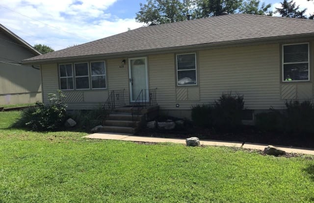 439 E Whittier Street - 439 East Whittier Street, Claycomo, MO 64119