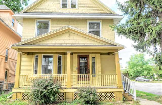 27 ENGEL PLACE | SINGLE FAMILY | BONUS ROOM | 4BD / 1.5 BA (UPPER MONROE)
