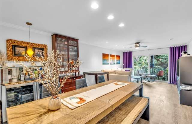 805 W Oakland Park Blvd