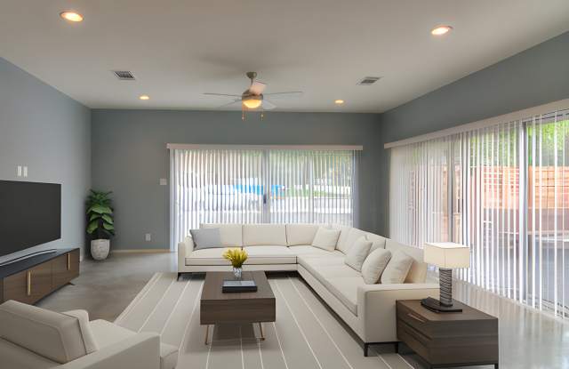 UT PRE-LEASE: Newly Constructed in 2014: 6 bed / 4 bath, North Campus, Parking, Wood Floors, W/D