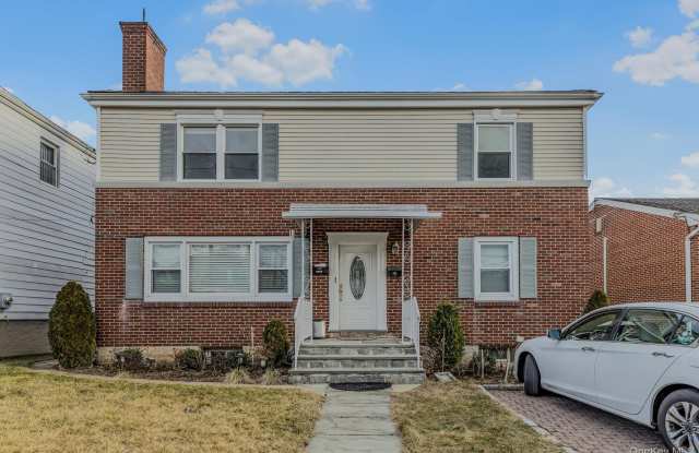 Photo of 120 Woodside Avenue unit: 2