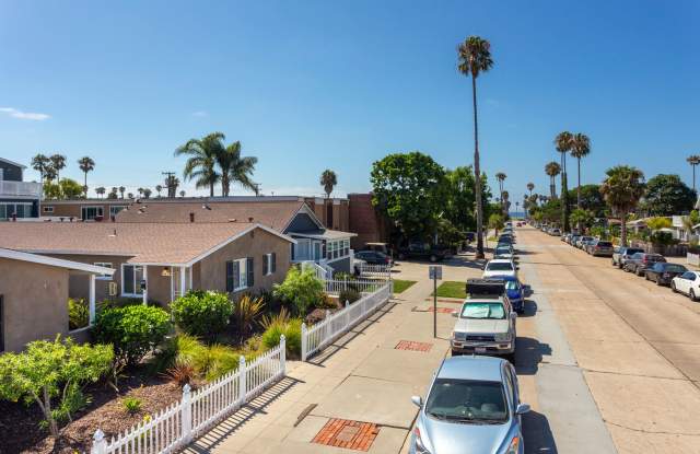 *2 WEEKS FREE!!!* 1 BR Cottage in OB w/ Garage ~ W/D Combo in Unit ~