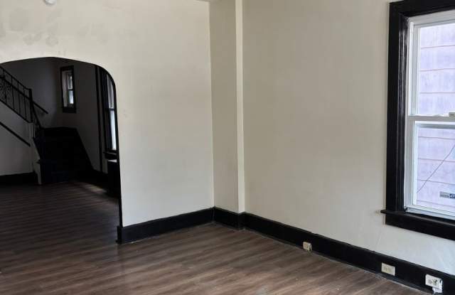 3 Bedroom 1 Bath in Harrisburg, PA!