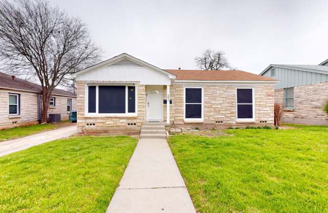 HUGE PRICE IMPROVEMENT NOW ONLY $1550 NEXT TO BAYLOR SCOTT AND WHITE! - 1611 South 33rd Street, Temple, TX 76504