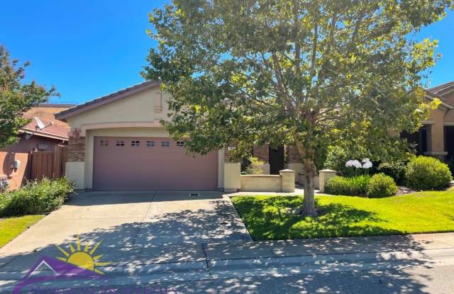 Beautiful Folsom! 3 Bed 2 Bath 1,468 Sq. Ft. Empire Ranch Home in Folsom